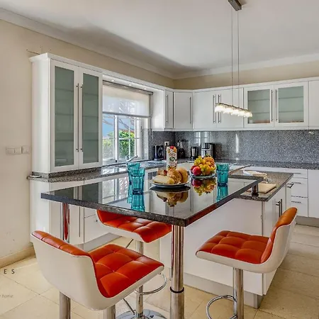 Luxuosa Moradia V5 Em - Greice Homes Villa