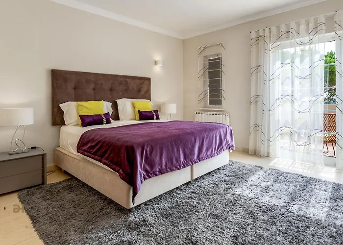Luxuosa Moradia V5 Em - Greice Homes Villa