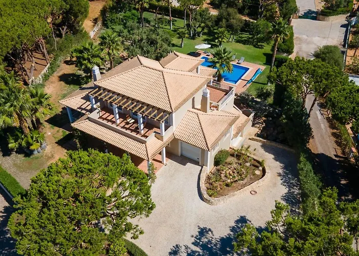Luxuosa Moradia V5 Em - Greice Homes