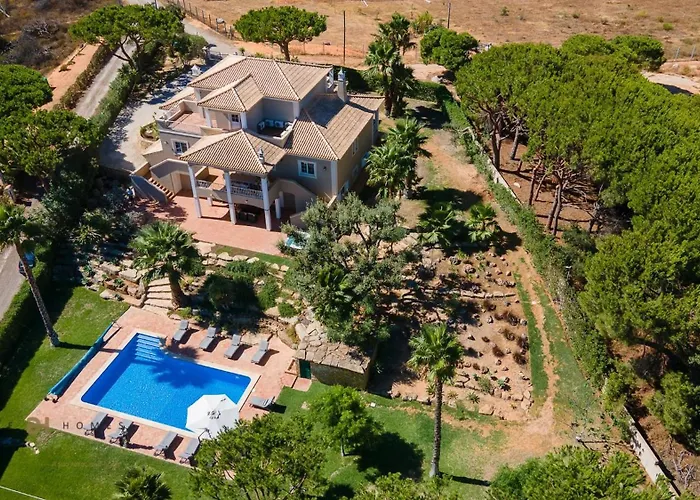 Luxuosa Moradia V5 Em - Greice Homes