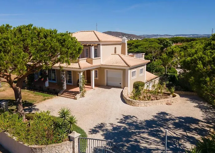 Luxuosa Moradia V5 Em - Greice Homes Villa