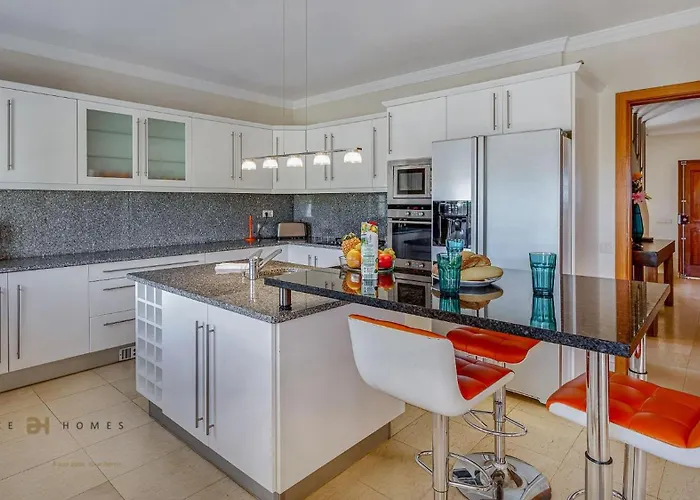 Luxuosa Moradia V5 Em - Greice Homes Villa Quarteira