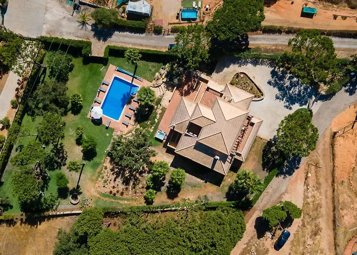 Luxuosa Moradia V5 Em - Greice Homes